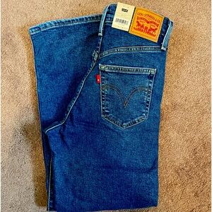 Levi’s Ribcage Straight Ankle Jeans brand new with tags on.